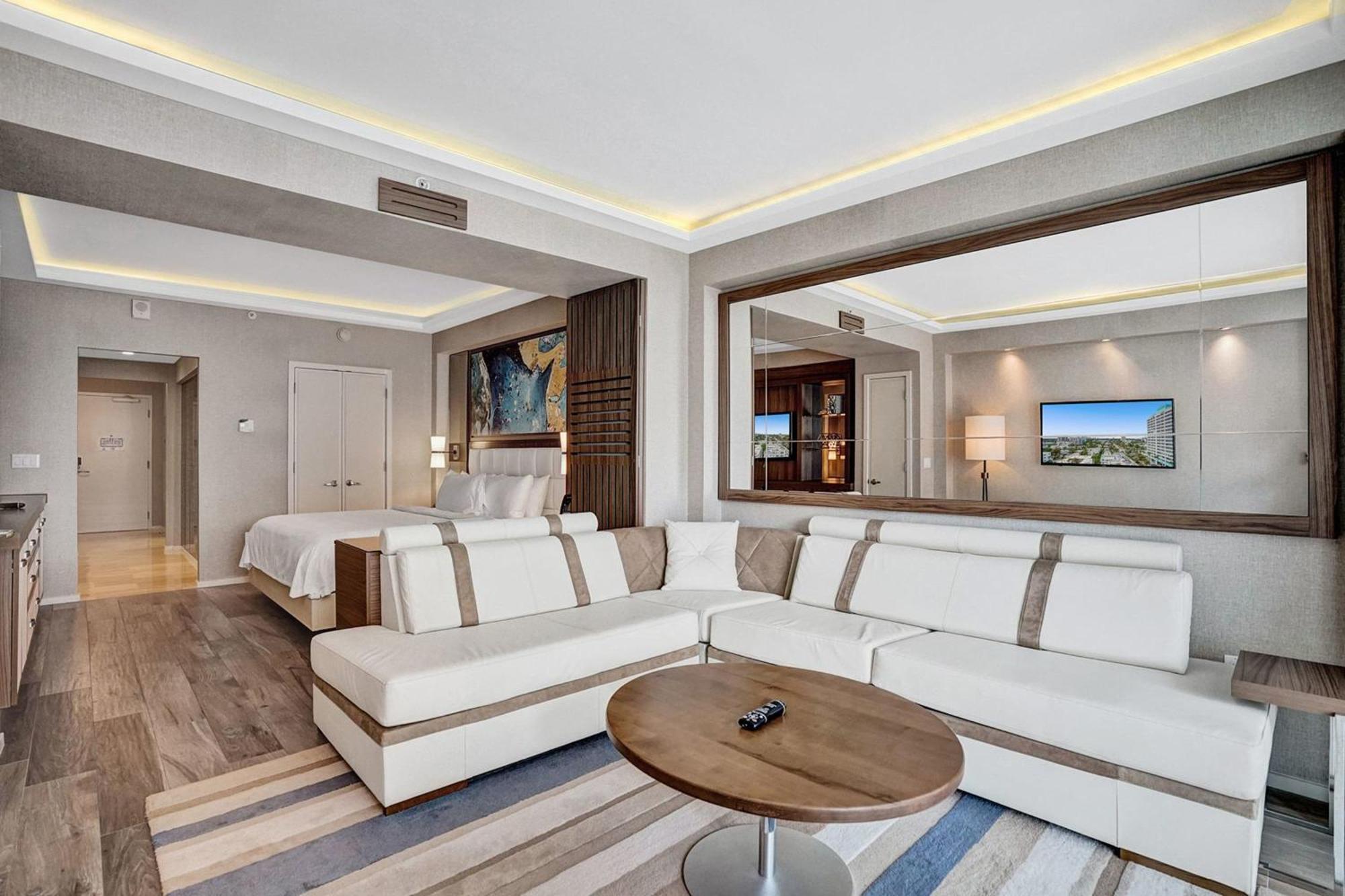 Luxury Beachfront Studio! Fort Lauderdale Bagian luar foto